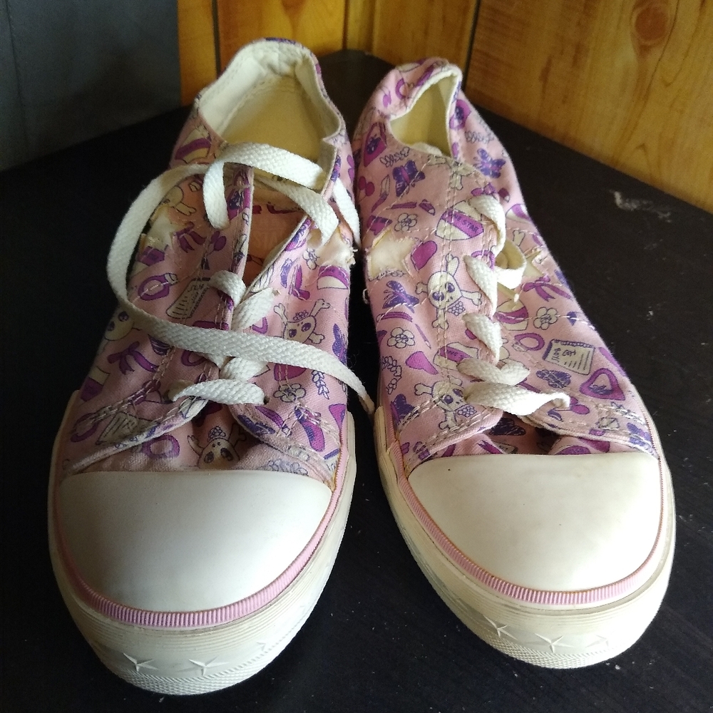 Converse pink skull and bones all star Women's Sneakers